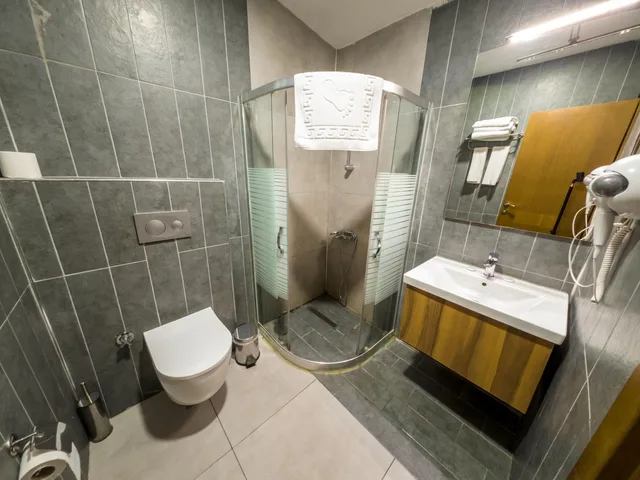 Budget, Double Bed, No Window, Airport Express Hotel 2/4