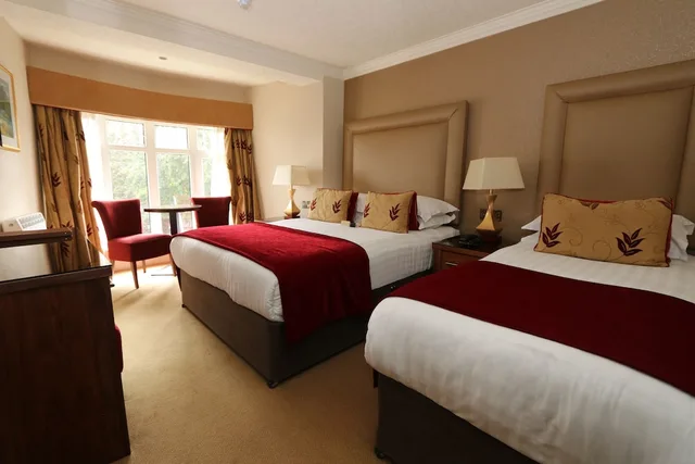 Room, Triple, 1 Double and 1 Single Bed, International Hotel Killarney 3/8