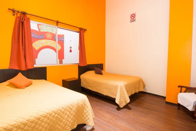 غرفة قياسية بسريرين كوين بحمام مشترك، Hostal Amigo 1/4