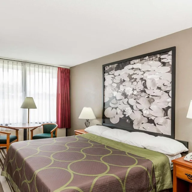غرفة بسرير كينج لذوي الإعاقة، Super 8 by Wyndham Valdosta Mall 3/10