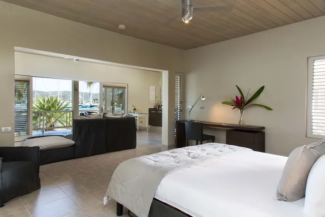 جناح ديلوكس بإطلالة على المرسى بشرفة بغرفة نوم واحدة، South Point Antigua 2/4