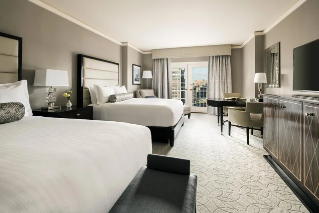 غرفة بسرير كينج وسرير كوين، The Ritz-Carlton, St. Louis 2/5