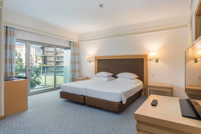 غرفة عائلية ثلاثية بسريرين منفصلين مع أريكة، Pestana Carlton Madeira 2/9