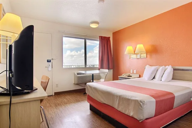 Standard, Queen Bed, Accessible, Motel6 Fort Stockton, TX 1/6