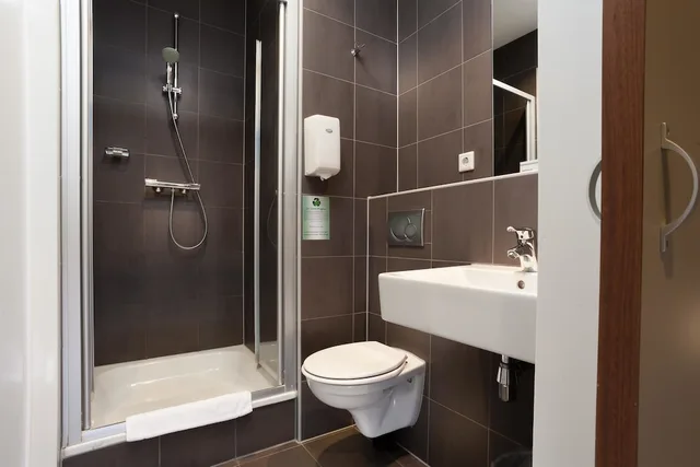 غرفة قياسية بثلاثة أسرّة بمطبخ صغير، Best Western Zaan Inn 3/4