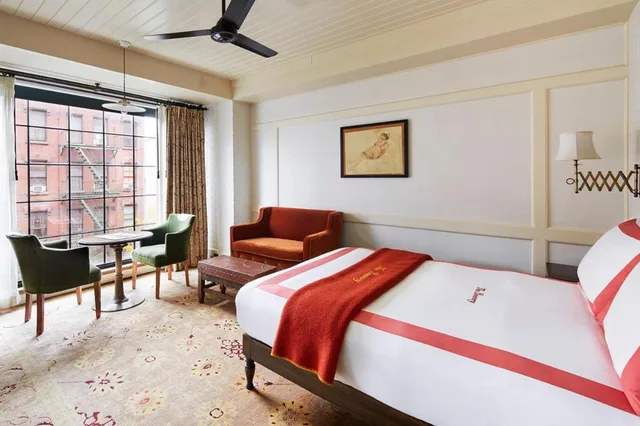 غرفة سوبيريور بسرير كوين، The Bowery Hotel 1/1