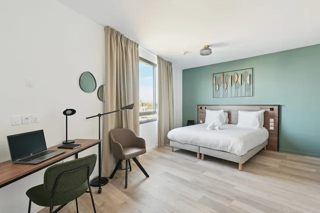 استوديو سوبيريور بسرير كينج بشرفة، All Suites Appart Hotel Paris Ouest Colombes 3/4