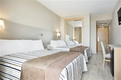 غرفة ثلاثية، Best Cambrils Hotel 2/2