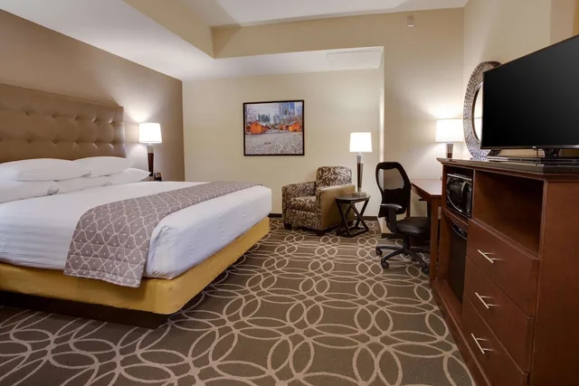 غرفة بسرير كينج في طابق مرتفع لذوي الإعاقة، Drury Plaza Hotel Pittsburgh Downtown 2/3