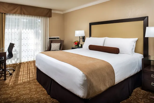 غرفة قياسية بسرير كوين، Creekside Inn Palo Alto 1/7