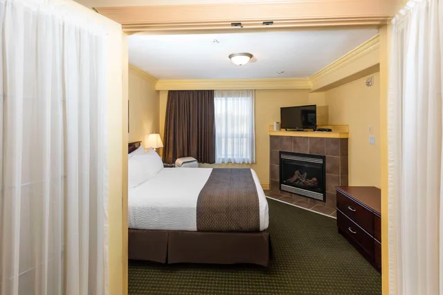 جناح بسرير كوين، Quality Inn & Suites Whitecourt 3/7