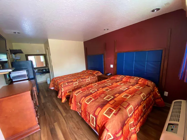غرفة بسرير كينج وسرير كوين للمدخنين لذوي الإعاقة، Economy Lodge by Hotel O Texas City 2/8