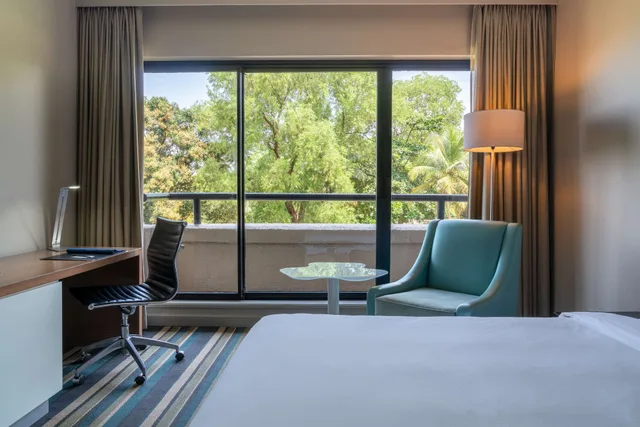 غرفة سوبيريور بإطلالة على الحديقة بشرفة، Radisson Blu Mammy Yoko Hotel Freetown 6/7