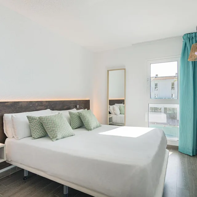 جناح مفرد بإطلالة على المسبح، MarSenses Puerto Pollensa Hotel and Spa - Adults Only 1/3