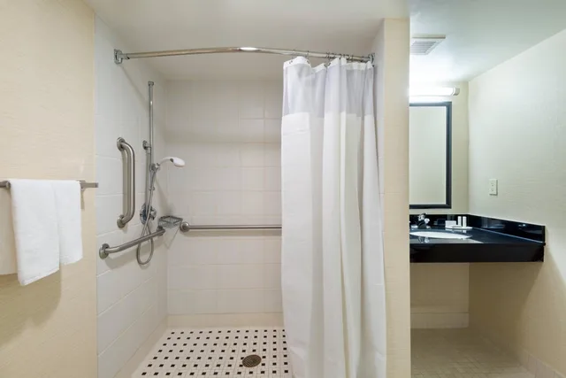 استوديو بسرير كينج مع أريكة، Fairfield Inn Suites Louisville Downtown 7/7