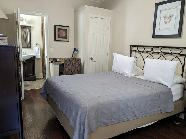 Room, Queen Bed, Patio, Los Gatos Garden Inn Hotel 1/3