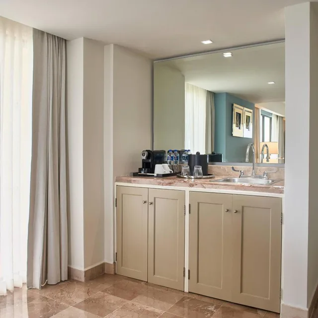 1 Bedroom, Ambassador, Suite, King Bed, Ocean Front, Large، Marriott Puerto Vallarta Resort and Spa (ex Casa Magna Marriott Puerto Vallarta Resort and Spa) 4/5