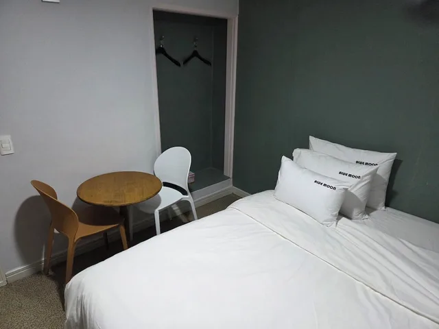 غرفة قياسية بسرير مزدوج، Gwangan Beach Blue Moon Motel 6/10