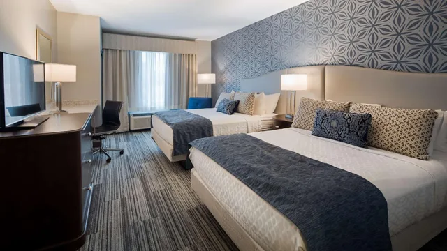غرفة بسرير كينج وسريرين كوين، Best Western Plus Franklin Square Inn Troy/Albany 5/10