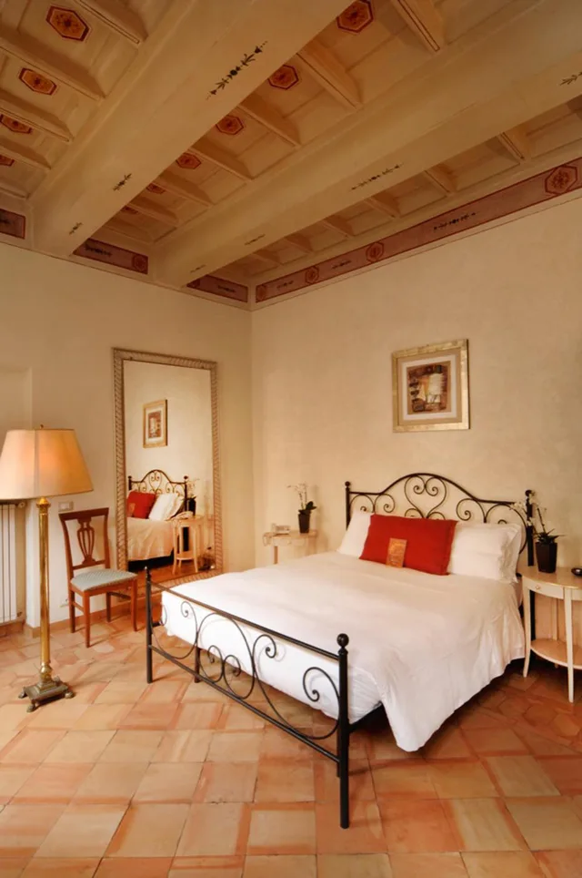 غرفة ثلاثية، Residenza Frattina 1/4