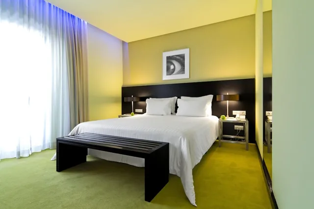 Room, Twin Beds, Sana Capitol Hotel 8/10