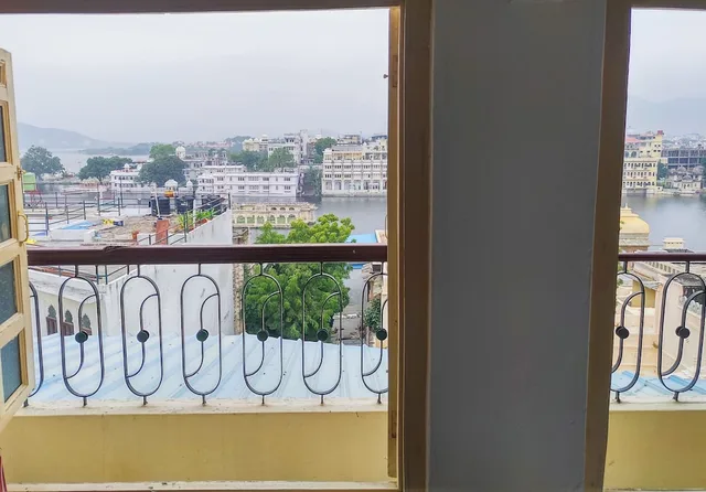 Hotel Lake Ghat Palace, Udaipur 12/53