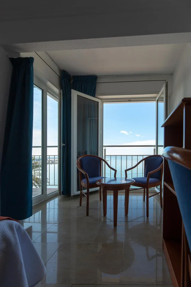 غرفة رباعية بإطلالة على البحر، Risech Hotel 10/10