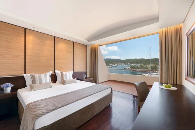 غرفة بسرير مزدوج أو سريرين منفصلين بإطلالة على المرسى، Porto Carras Meliton Hotel 3/5