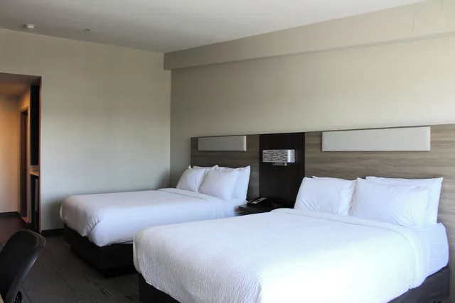غرفة قياسية بسريرين كوين لذوي الإعاقة، Holiday Inn Express Bakersfield 2/2