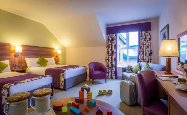 غرفة عائلية بسرير فردي مع أريكة، Maldron Hotel Galway 7/9