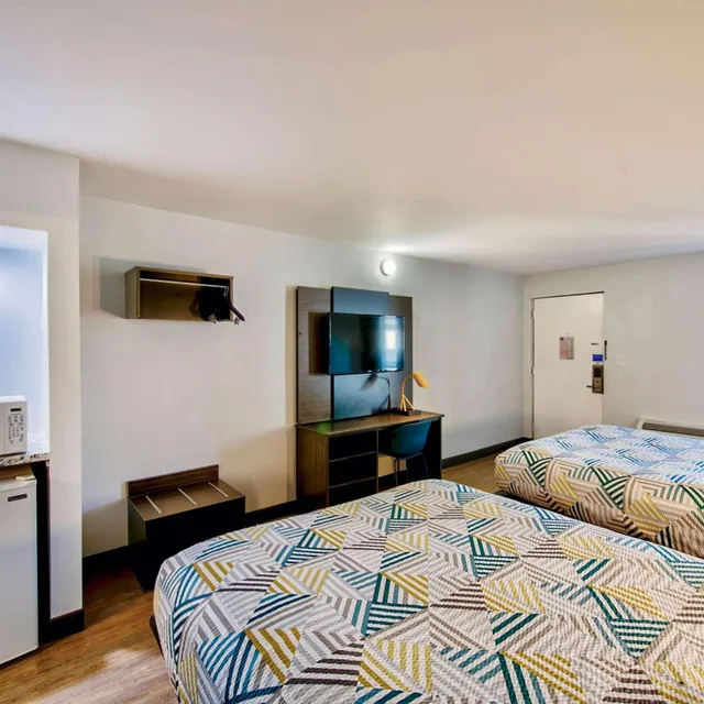 Room, 2 Queen Beds, Smoking, Motel6 Fort Worth, TX - White Settlement 4/6