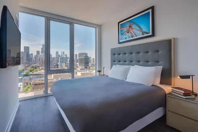 2 Bedrooms, Junior Suite, King and Queen Bed, Sofa, Level Chicago Old Town 1/6