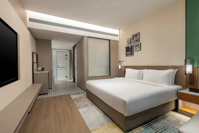 غرفة قياسية بسرير كينج، Holiday Inn Mile By Ihg 1/5