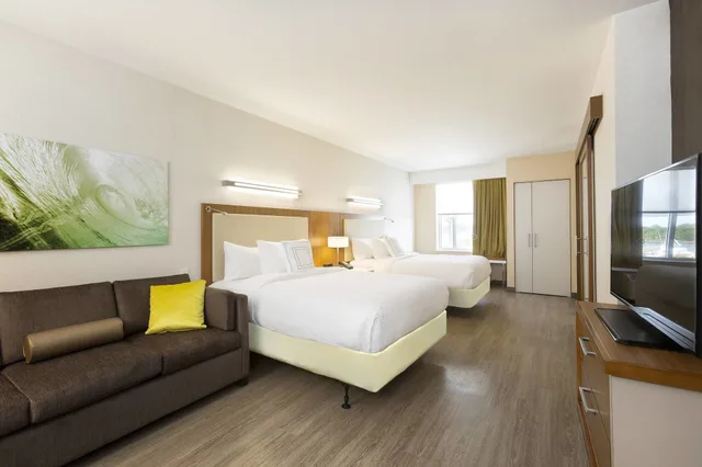 استوديو بسريرين كوين بإطلالة على المرسى بشرفة مع أريكة، SpringHill Suites Orange Beach at The Wharf 3/9