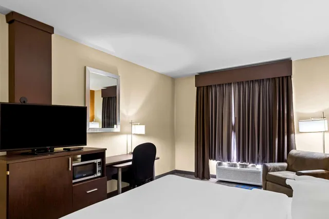 غرفة بسرير كينج، Best Western St. Louis Airport North Hotel & Suite 4/6
