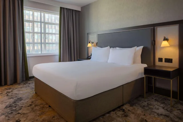 جناح تنفيذي تنفيذي مع دخول الصالة، Hilton Cardiff Hotel 1/7