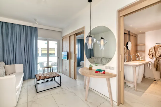 جناح بإطلالة على البحر، King Jason Protaras - Designed for Adults by Louis Hotels 3/6