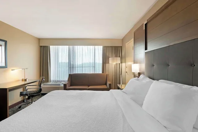 غرفة قياسية بسرير كينج لذوي الإعاقة، Best Western Plus Kansas City Sports Complex Hotel 4/8