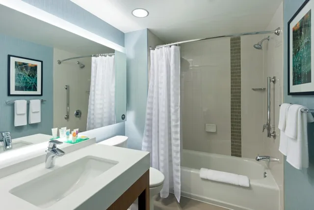 غرفة بسريرين كوين مع أريكة، Hyatt Place Chicago Midway Airport 3/7