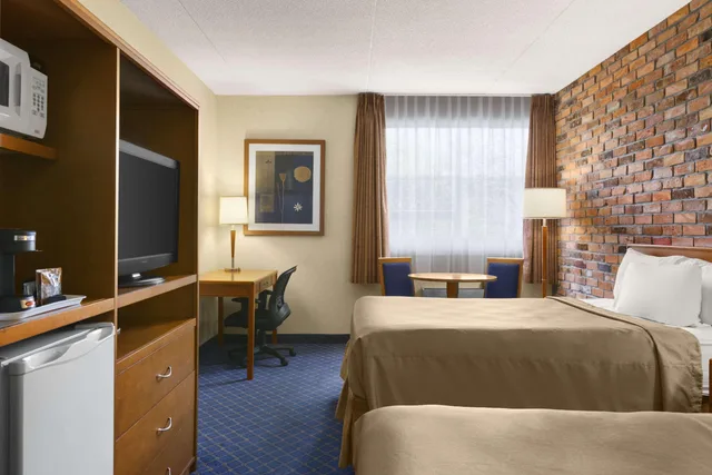 غرفة بسريرين مزدوجين، Travelodge by Wyndham Barrie on Bayfield 1/1