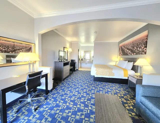 غرفة بسرير كينج للمدخنين، Days Inn By Wyndham Robstown 4/4
