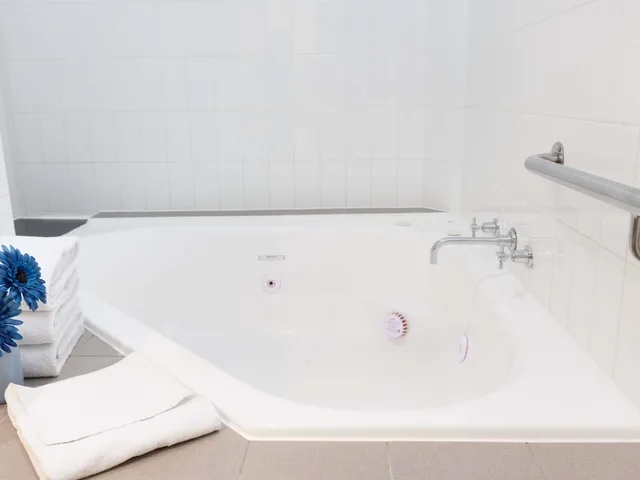 جناح جونيور بسرير كينج بإطلالة على النهر، Novotel Perth Langley 8/9