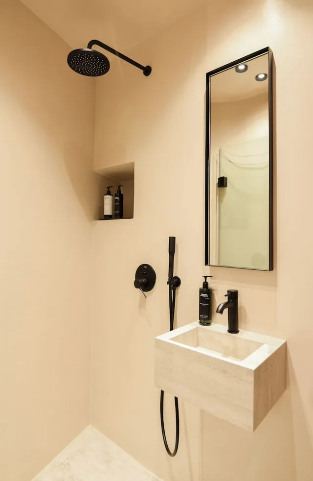 غرفة داخلية بسرير مزدوج بحوض استحمام، Consolato Boutique Suites 10/10