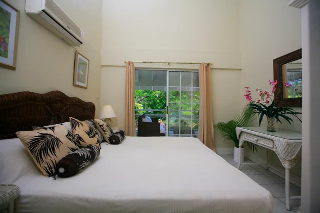 3 Bedrooms, Villa, Marigot Beach Club and Dive Resort 1/3