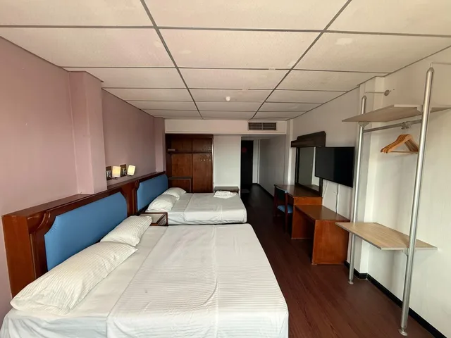 جناح ثلاثي، Anika Inn 1/4