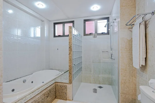 جناح بجاكوزي، Astron Ponta Grossa Plaza 5/7