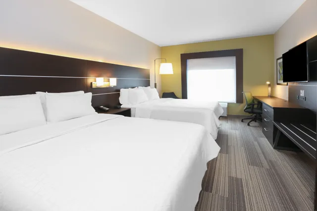 غرفة قياسية بسريرين كوين، Holiday Inn Express Hotel Suites Woodhaven 1/2