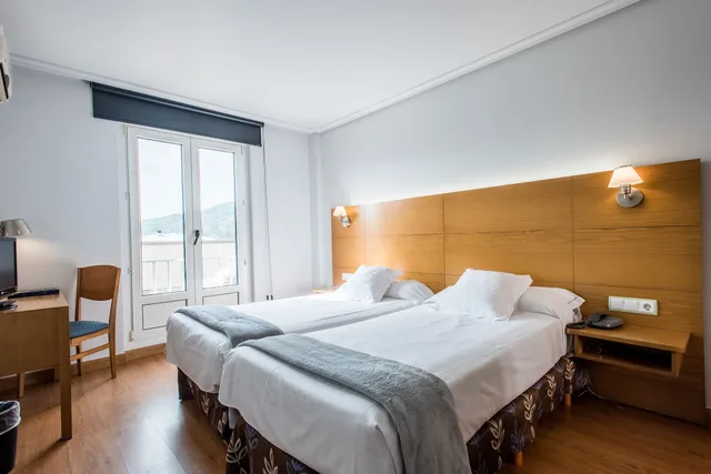 غرفة بسريرين منفصلين، Hotel Los Pasiegos 3/10