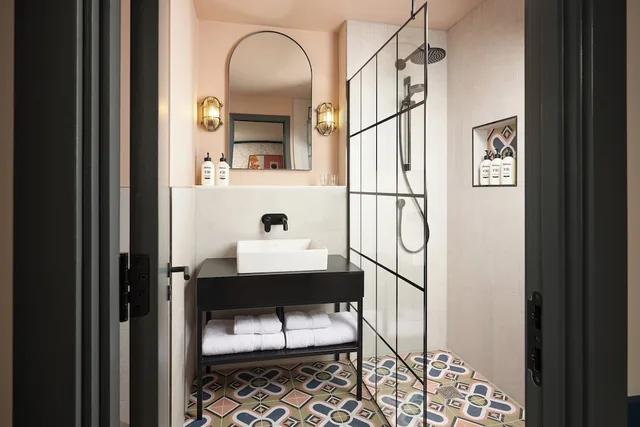 غرفة بريميوم بسرير كينج، Hotel Indigo Gloucester - The Forum by IHG 6/6