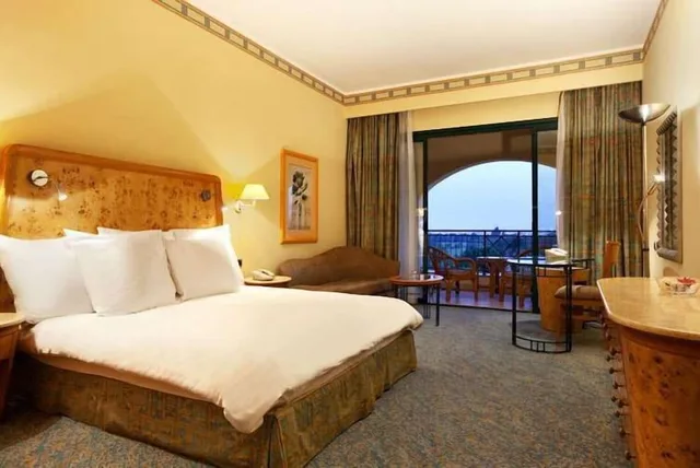 Deluxe, King Bed, Pool Floor، Hilton Pyramids Golf Resort 3/9